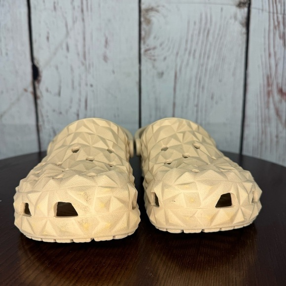 CROCS GEOMETRIC CLOG SHIITAKE nude/flesh color unisex style women’s size 7 GUC - Picture 15 of 16
